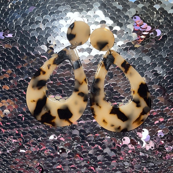 Marble Acrylic Earrings - Picture 3 of 4